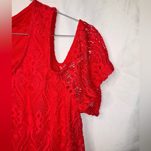 Women’s small Brittany black red crochet design top open shoulder - Picture 7 of 8